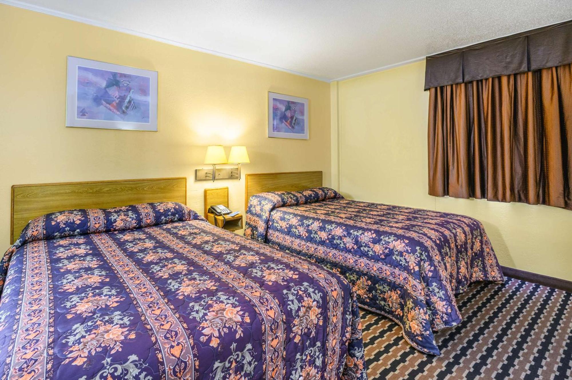 Double Room with Two Double Beds - Smoking